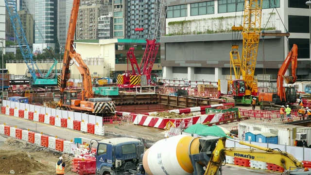 (右图)白天建筑工地的延时拍摄。视频素材