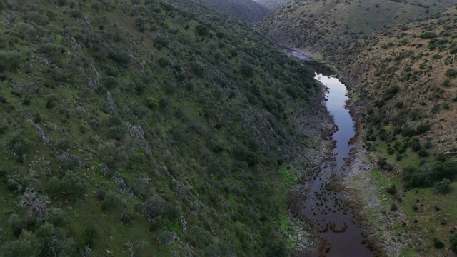 Salor河、Herreuela、地中海森林、Sierra de San Pedro, Cáceres、埃斯特雷马杜拉、西班牙、欧洲视频素材