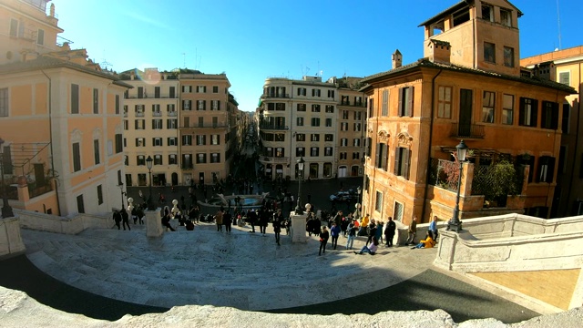 西班牙广场位于西班牙台阶的底部，是意大利罗马最著名的广场之一视频素材