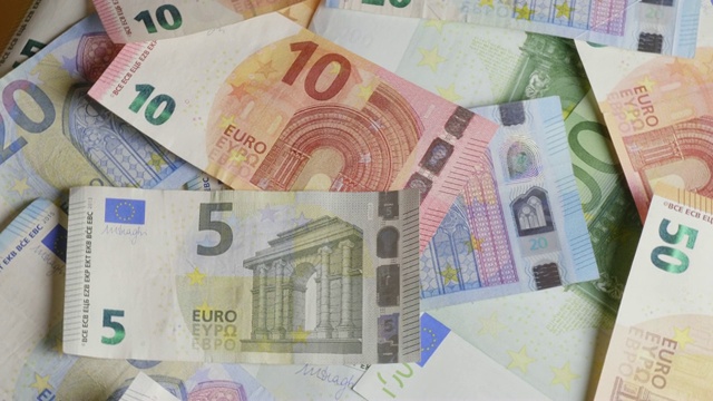 不同的欧元钞票把视频素材