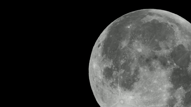 满月之夜-从屏幕上伸出来右下方视频下载