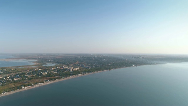 鸟瞰美丽的乌克兰敖德萨市的海滨和郊区视频素材