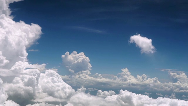 从飞机的角度看云层之上远离这一切视频下载