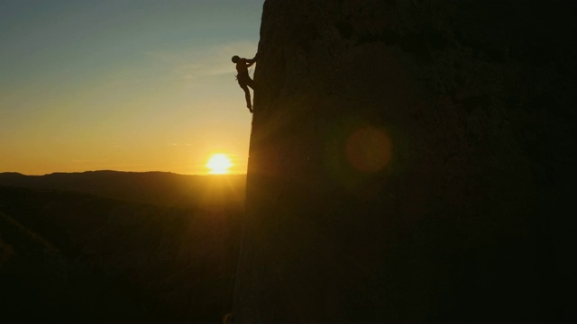 日落攀岩视频素材