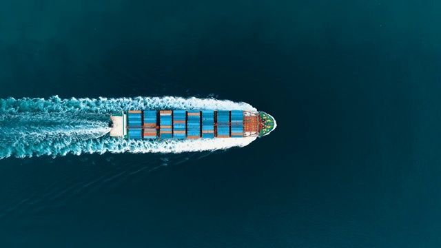 集装箱船穿过亚乌兹苏丹塞利姆桥无人机拍摄-伊斯坦布尔/4K视频购买
