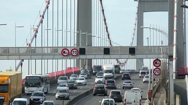 2019年1月24日，法国波尔多:汽车和卡车在波尔多高速公路上遭遇交通堵塞视频素材