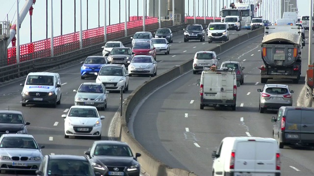 2019年1月24日，法国波尔多:汽车和卡车，高速公路上的交通堵塞，波尔多，时光飞逝视频素材