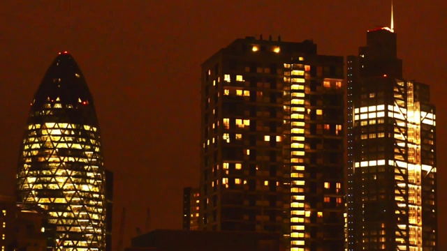 夜晚的伦敦摩天大楼视频素材