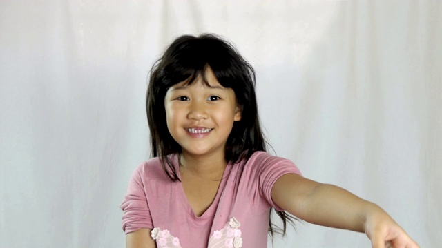 亚洲小女孩的肖像视频下载