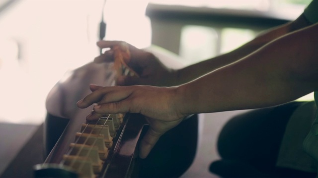 琴乐器泰国。视频下载