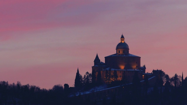 暮雪中的圣卢卡教堂视频素材