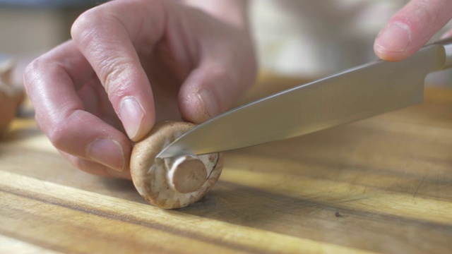 手切蘑菇视频素材