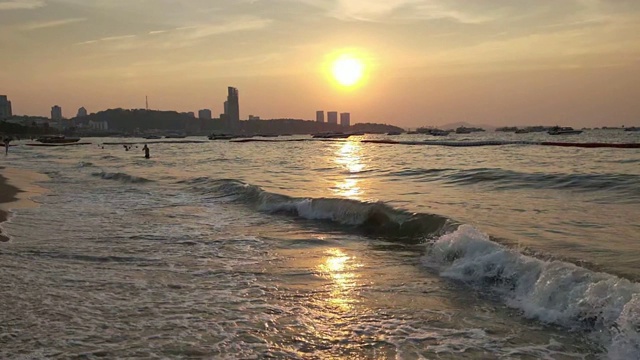 泰国芭堤雅美丽的日落。视频素材