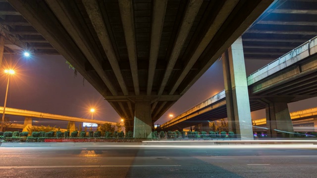 夜间交通下立交桥，时间流逝视频视频素材
