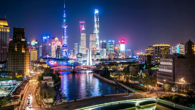 T/L WS HA上海天际线黄昏到夜晚的过渡/上海，中国视频下载
