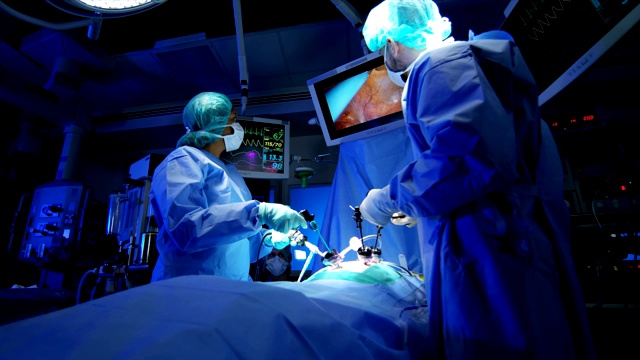 通过对病人进行腹腔镜手术对外科医生进行培训视频下载