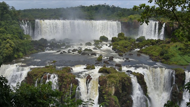 Iguazú瀑布楼梯景观视频素材