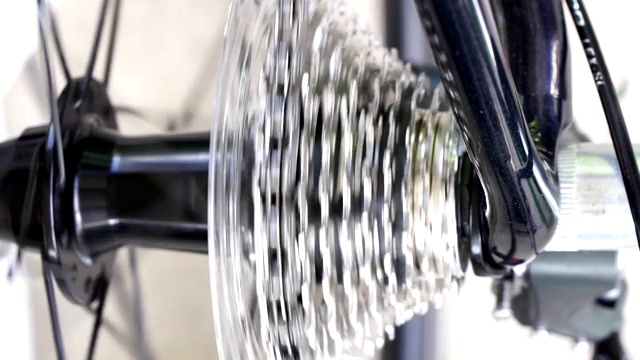 自行车齿轮改变。视频素材
