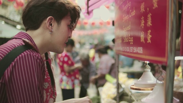 传统的中国街头小吃。视频素材