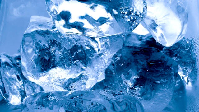 时间流逝冰块融化，全球变暖概念视频下载