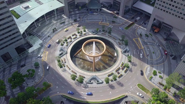 无人机俯瞰拥有摩天大楼的新加坡地标性金融商业区财富喷泉。新加坡市区视频素材