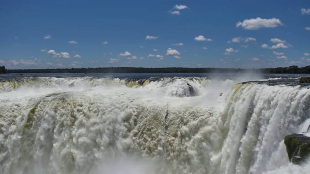魔鬼之喉的景观在Iguazú瀑布视频素材