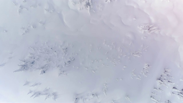 原生态的未受污染的粉末雪地上空空中背景缓慢浮动视频下载