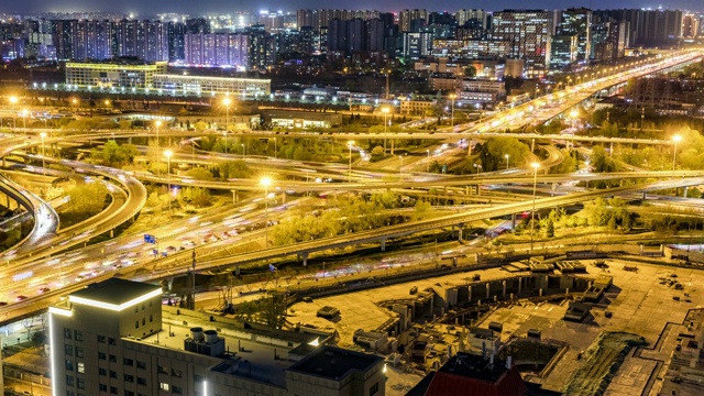 北京夜间的交通延时视频素材