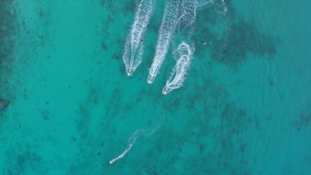 4K视频鸟瞰图的船只在加勒比海，库拉索岛视频素材