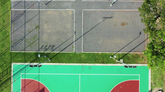 体育中心、篮球场及足球场鸟瞰图视频素材