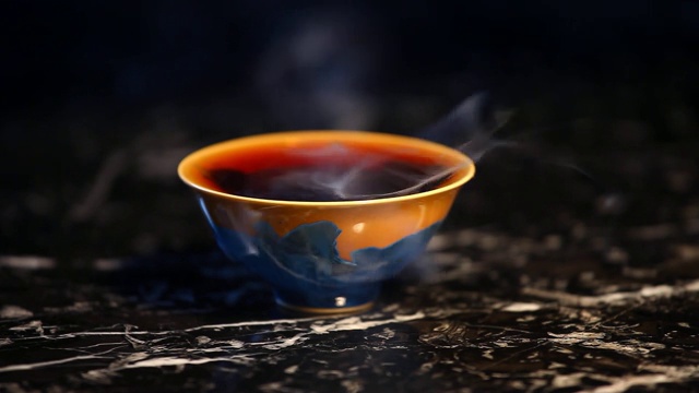 黑热中国茶杯大理石背景高清镜头视频素材