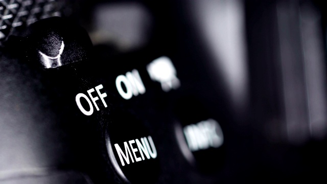 微距拍摄的黑色相机的信息设置视频下载