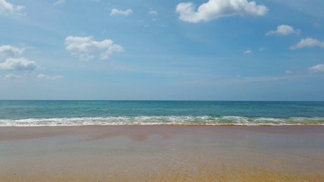 海滩，蓝天，沙滩，阳光，日光，放松的景观视频购买