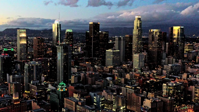 加州洛杉矶市区夜间航拍视频素材
