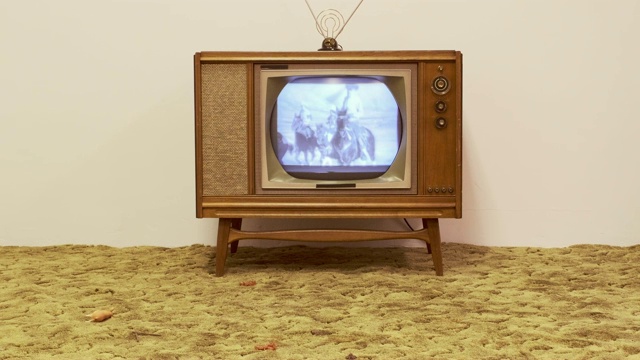 老式电视和小牛仔视频下载