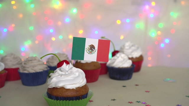 带墨西哥国旗的小蛋糕视频下载