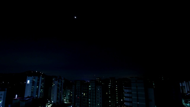 月全食的夜景在首尔的公寓视频下载
