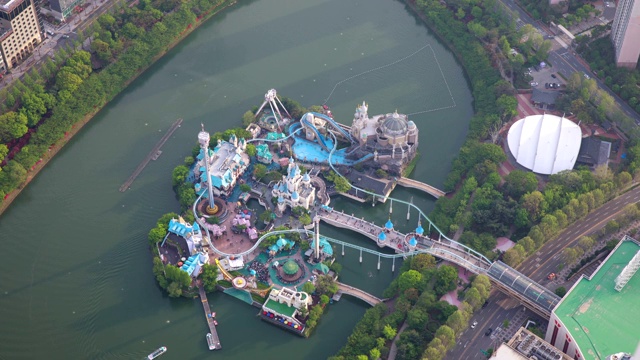 欣赏乐天世界魔幻岛(著名的主题公园)和首尔石川湖视频下载