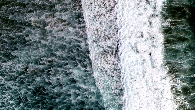 鸟瞰图，Karekare海滩新西兰视频素材