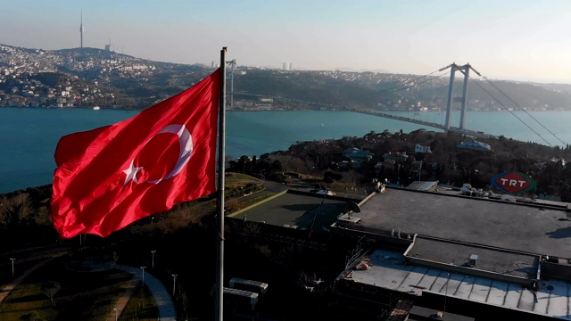 鸟瞰图土耳其国旗伊斯坦布尔4K视频素材