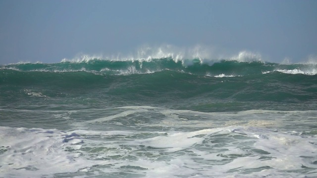 海浪海浪，海浪海浪慢镜头蓝天视频下载