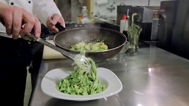 厨师提供意大利面视频素材