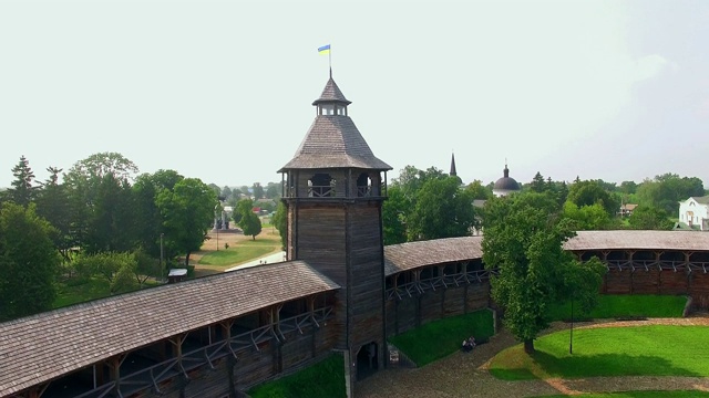 巴图林要塞的大门和塔楼鸟瞰图视频素材