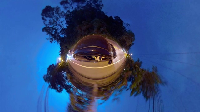 小星球视频-汽车在夜晚的街道上视频下载