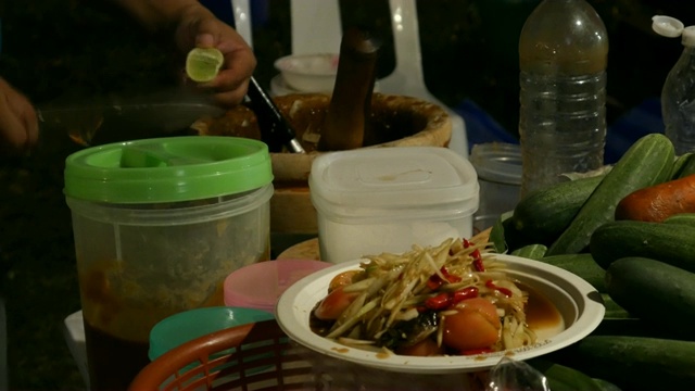 泰国木瓜沙拉，泰国菜视频素材