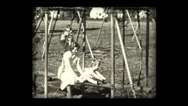 1939年母女在操场上视频下载