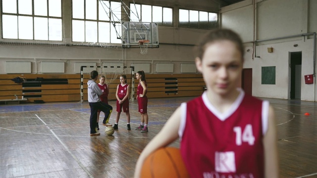 少年篮球运动员的肖像视频素材