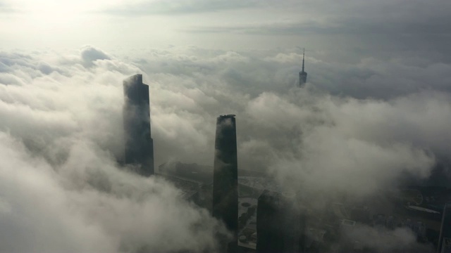 雾中的广州天际线视频素材