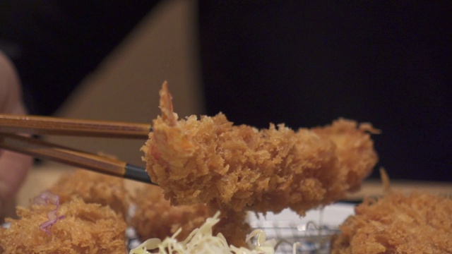 近距离拍摄猪排，日式料理风格视频下载