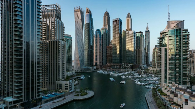 迪拜码头的现代摩天大楼视频下载